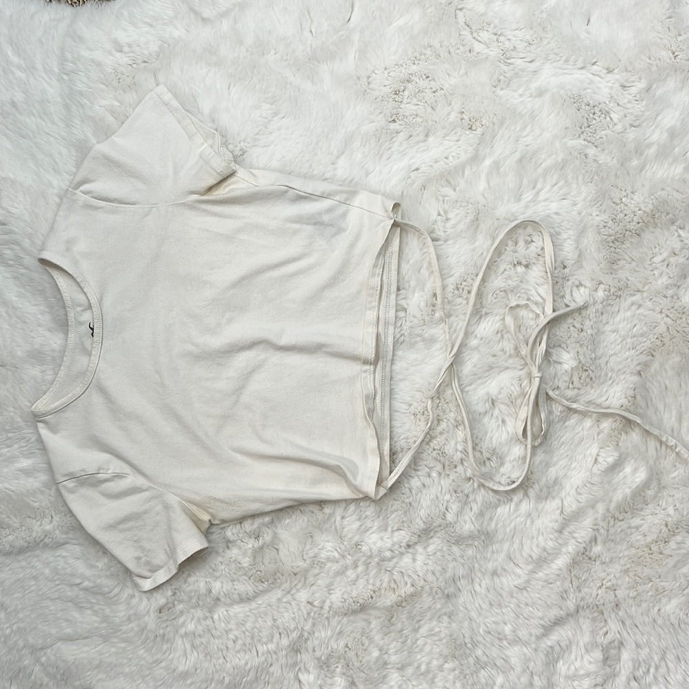 Hollister - Baby Tee
